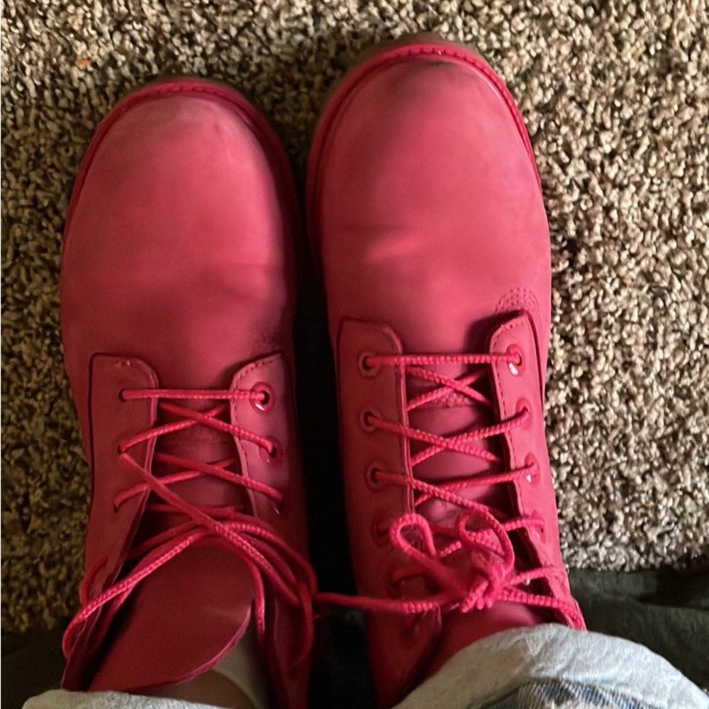 Hot pink timberlands in good shape